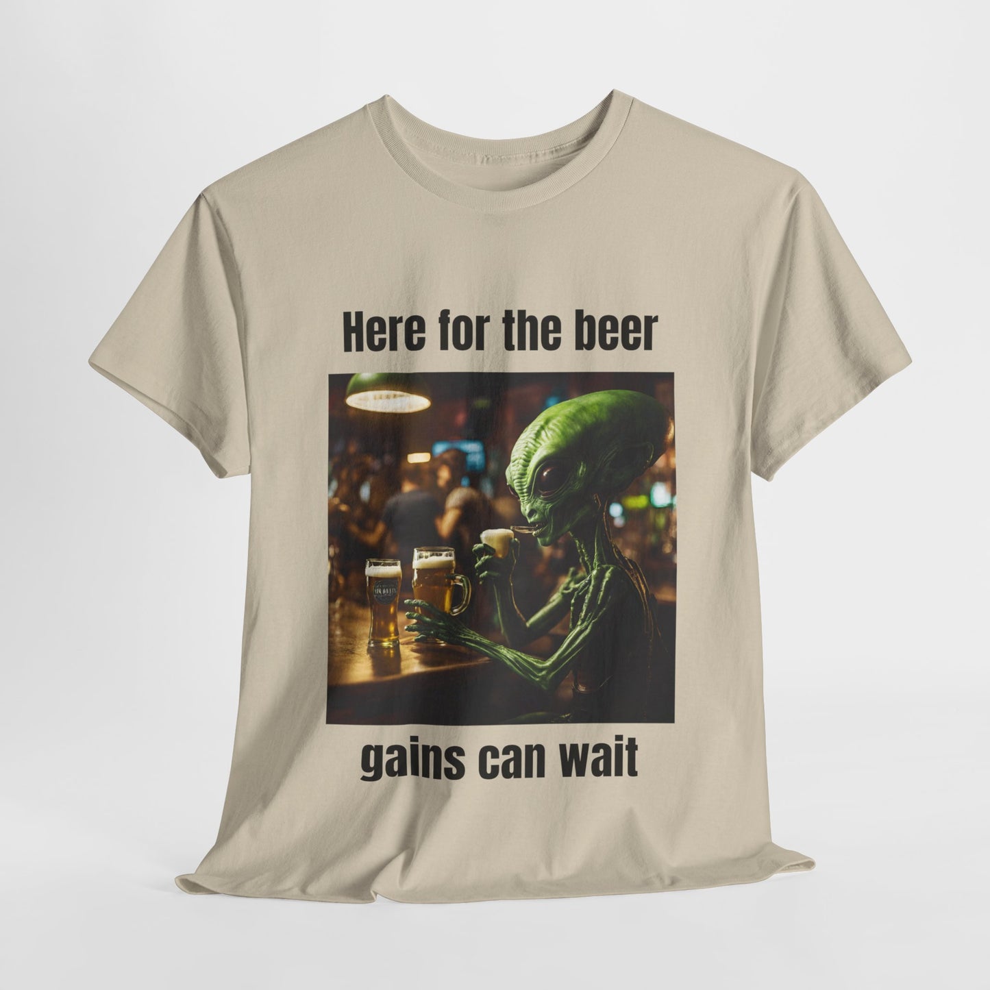 Ici pour la bière, les gains peuvent attendre ! T-shirt de sport Alien Flashlander