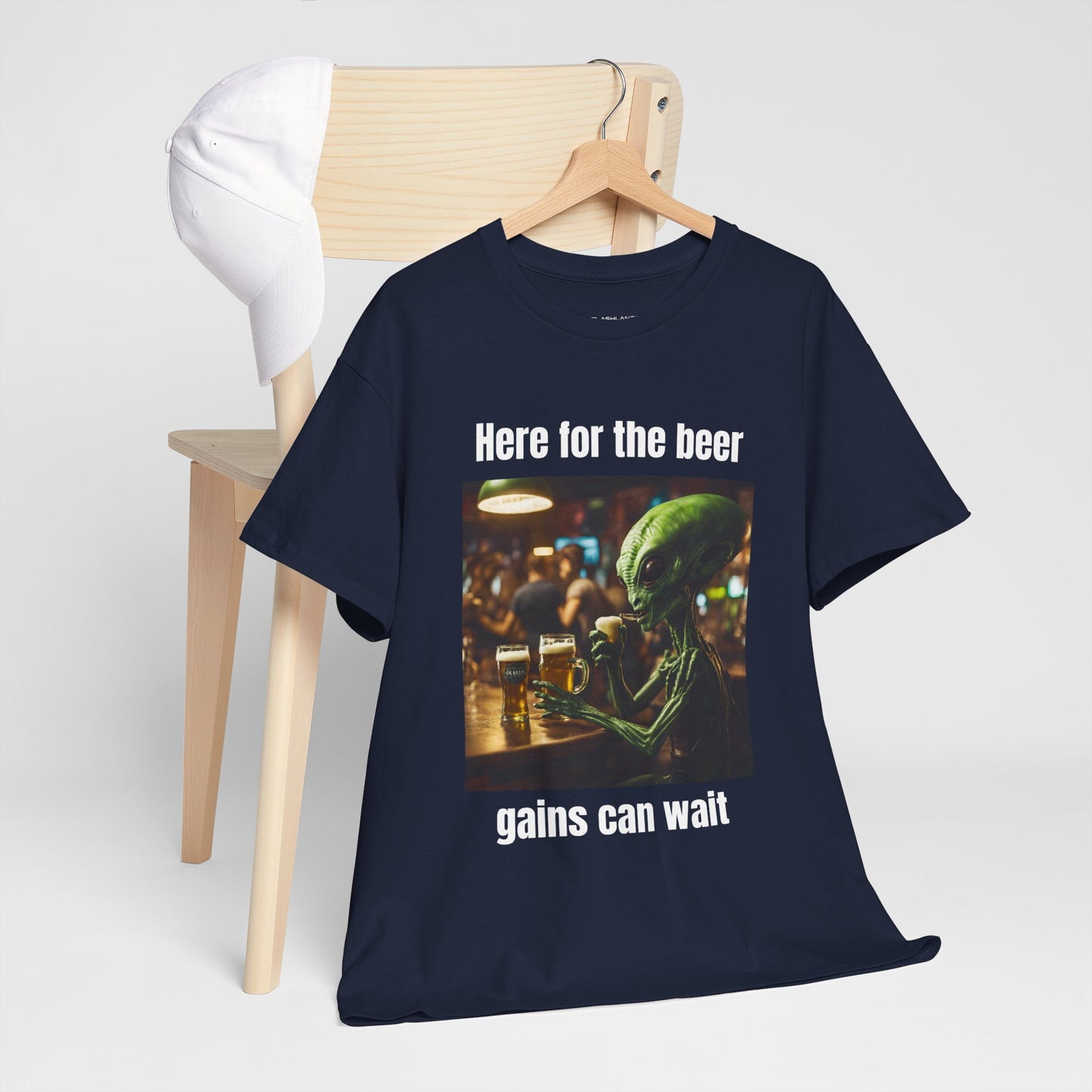 Ici pour la bière, les gains peuvent attendre ! T-shirt de sport Alien Flashlander