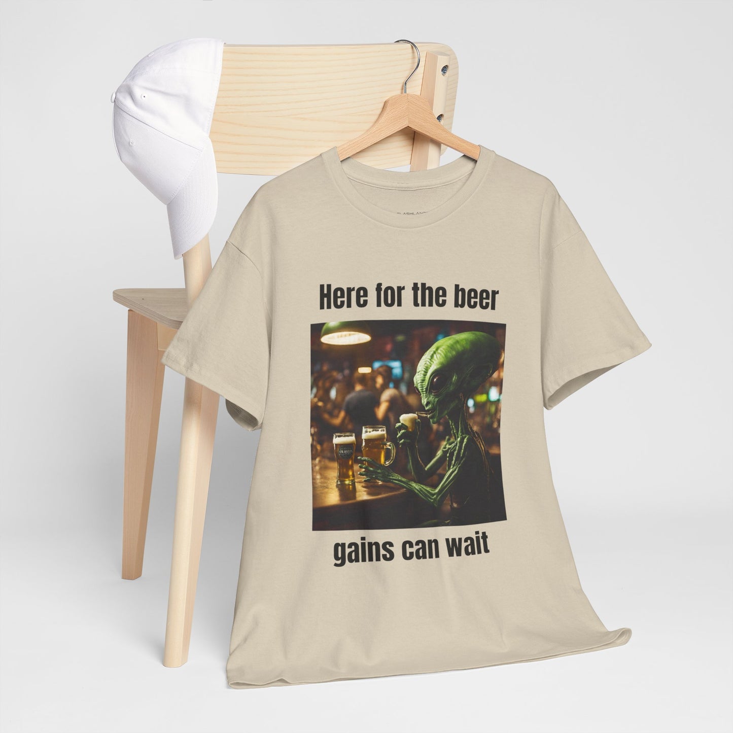 Ici pour la bière, les gains peuvent attendre ! T-shirt de sport Alien Flashlander