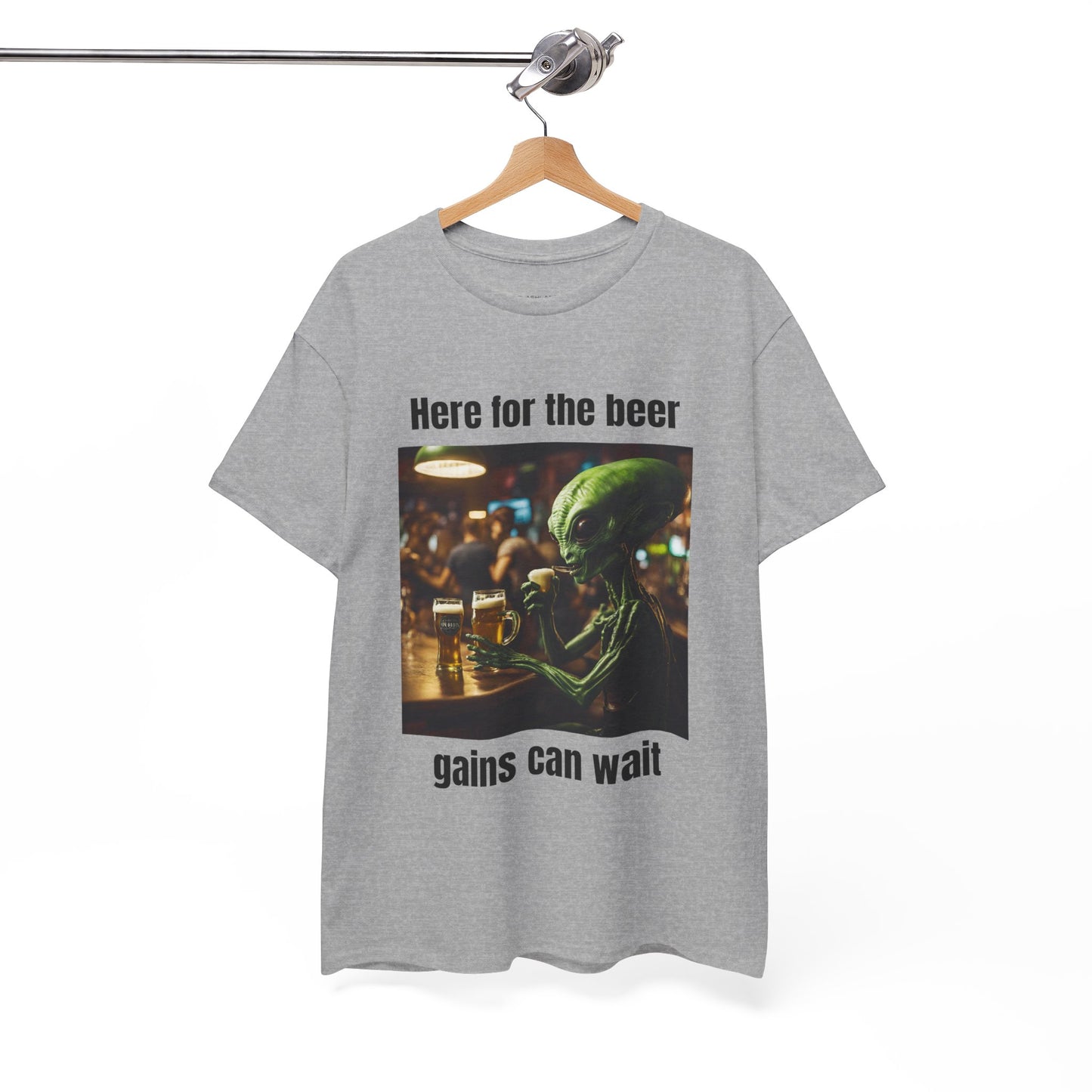 Ici pour la bière, les gains peuvent attendre ! T-shirt de sport Alien Flashlander