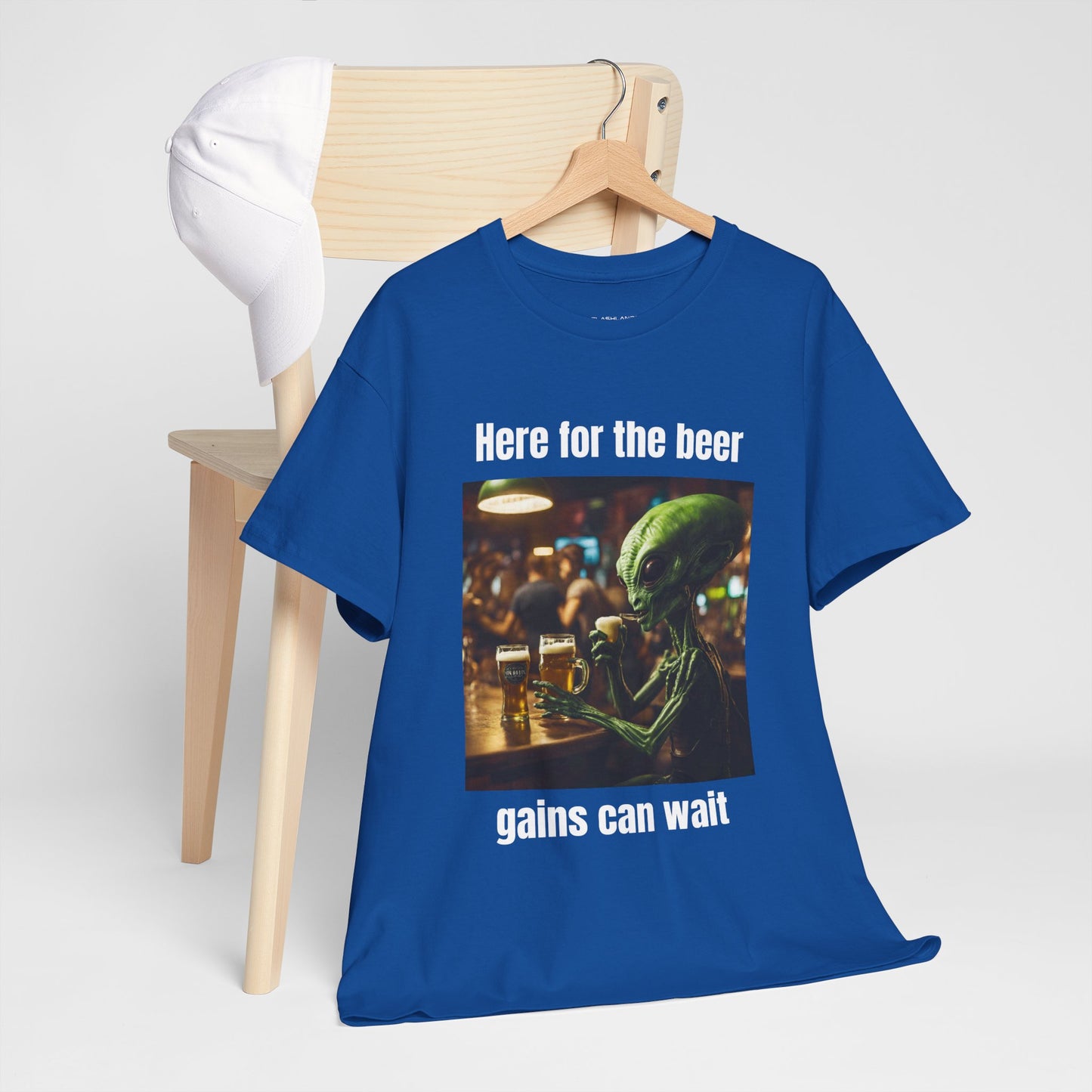 Ici pour la bière, les gains peuvent attendre ! T-shirt de sport Alien Flashlander