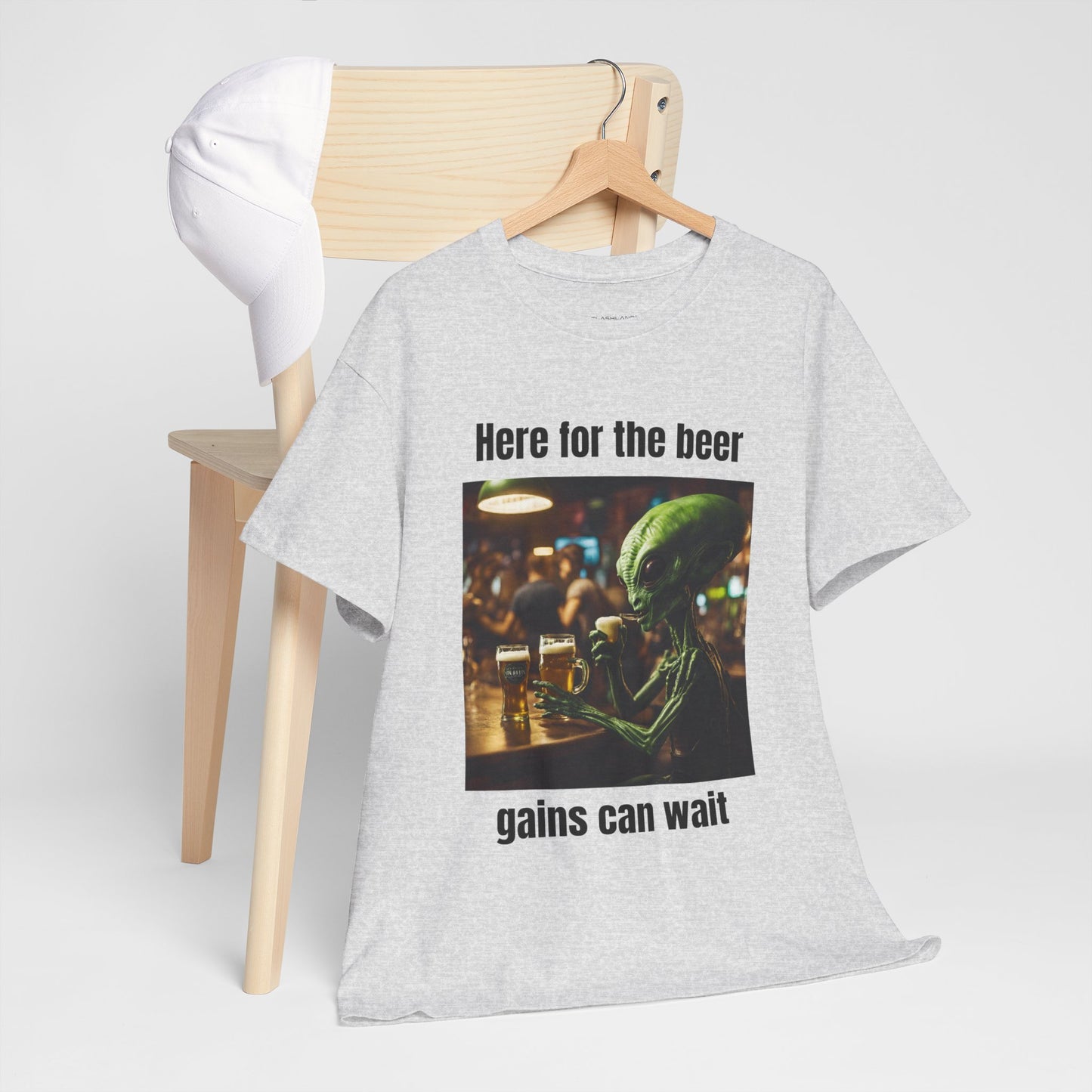 Ici pour la bière, les gains peuvent attendre ! T-shirt de sport Alien Flashlander