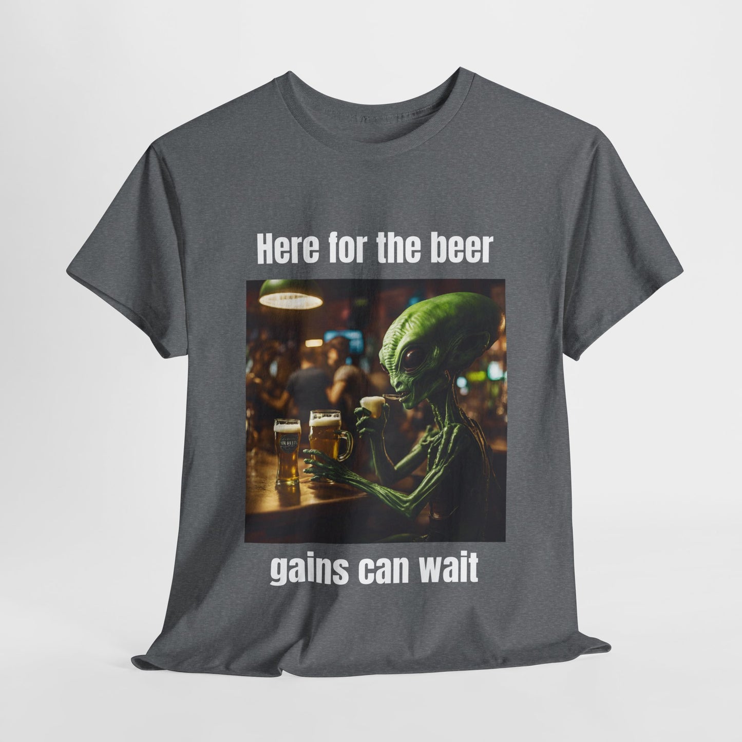 Ici pour la bière, les gains peuvent attendre ! T-shirt de sport Alien Flashlander