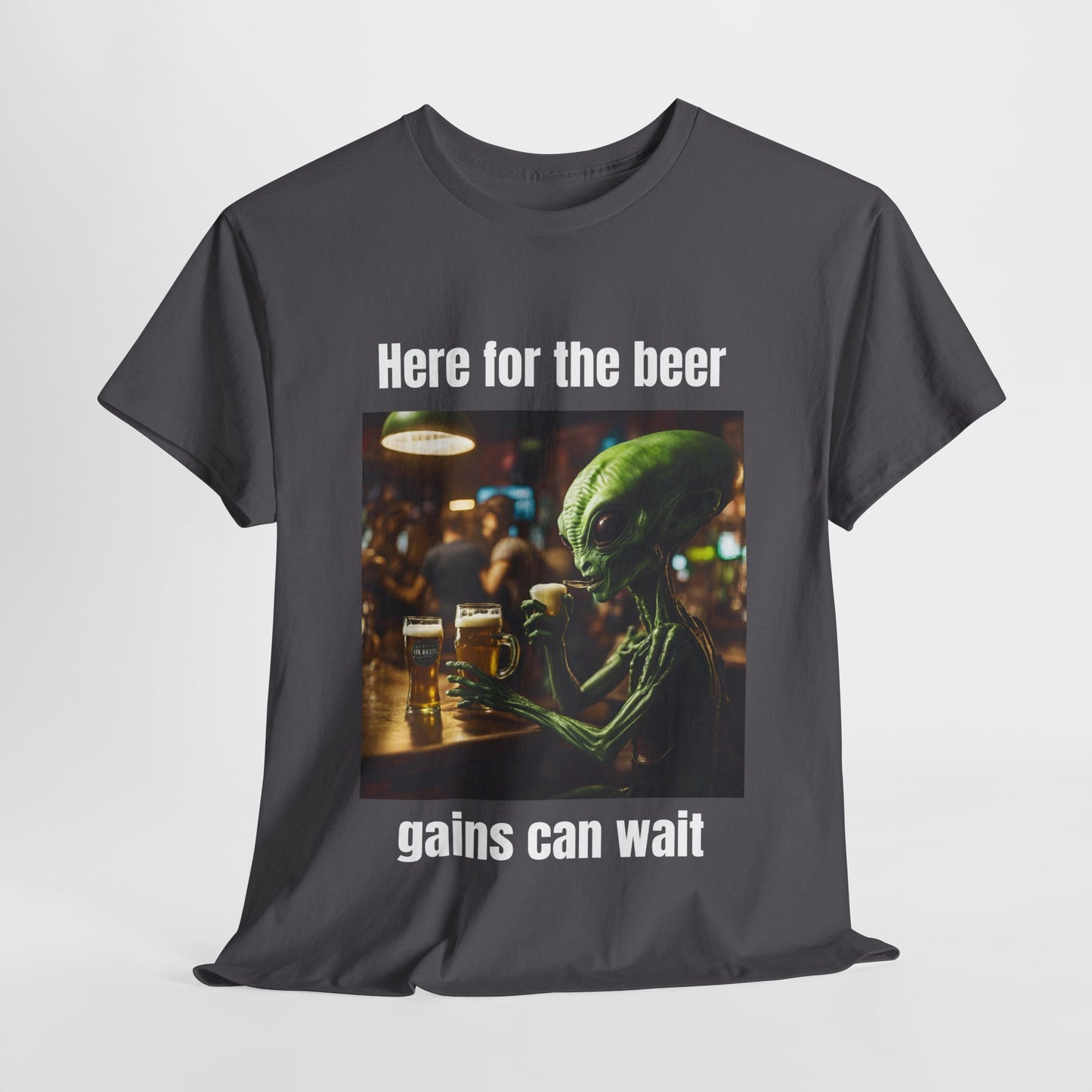 Ici pour la bière, les gains peuvent attendre ! T-shirt de sport Alien Flashlander