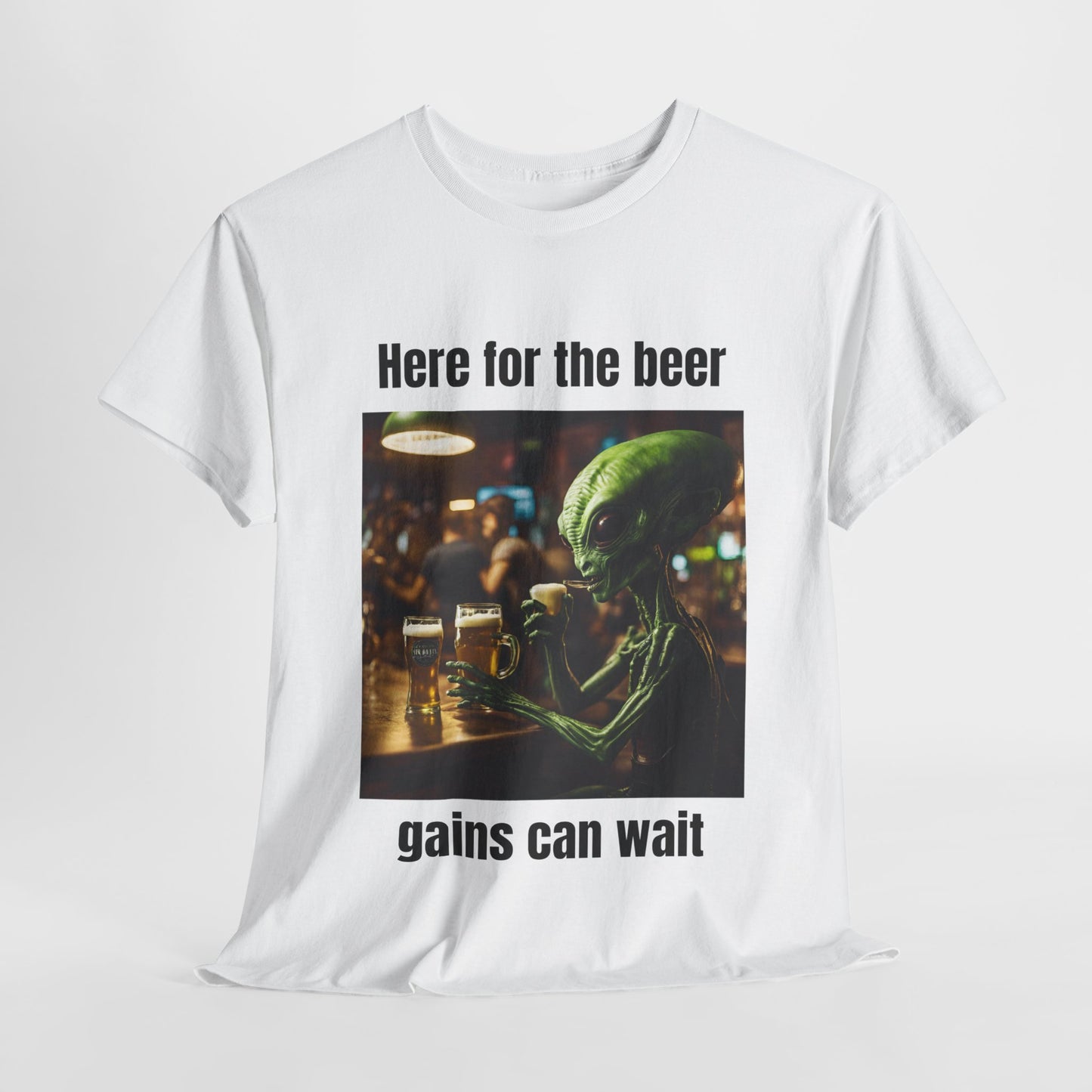 Ici pour la bière, les gains peuvent attendre ! T-shirt de sport Alien Flashlander