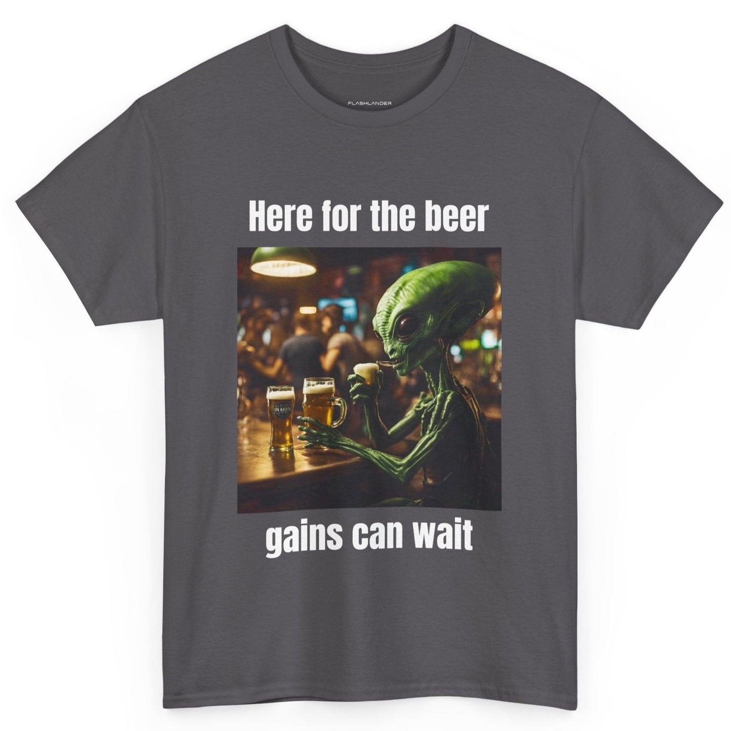 Ici pour la bière, les gains peuvent attendre ! T-shirt de sport Alien Flashlander