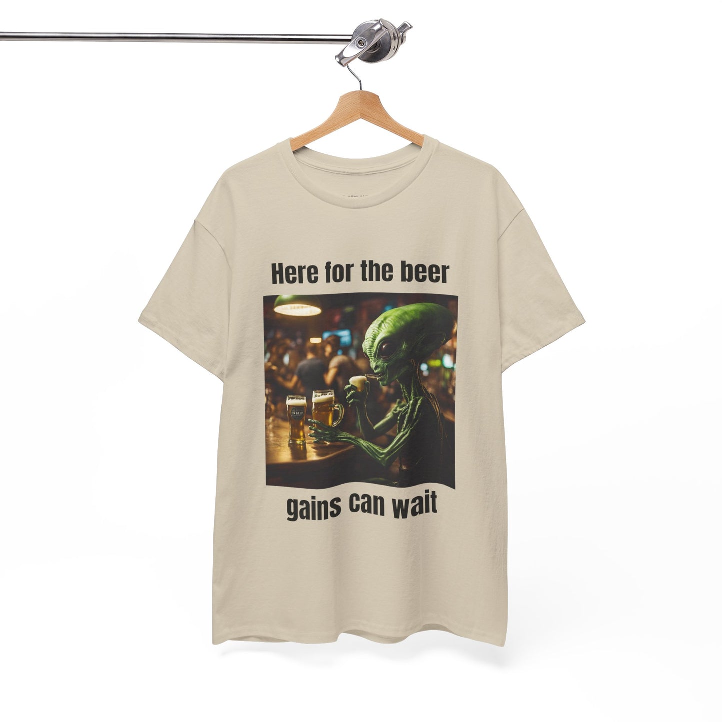 Ici pour la bière, les gains peuvent attendre ! T-shirt de sport Alien Flashlander