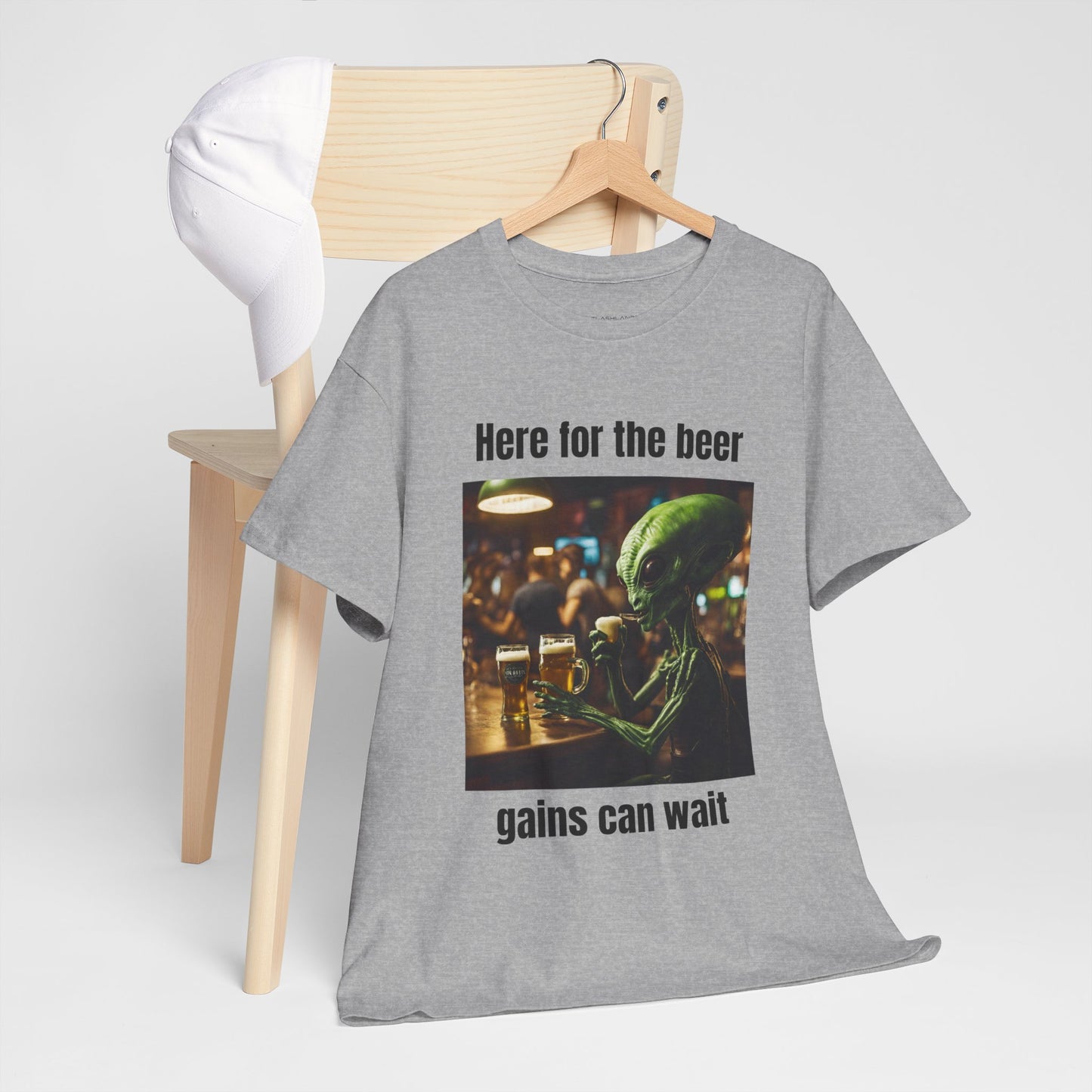 Ici pour la bière, les gains peuvent attendre ! T-shirt de sport Alien Flashlander