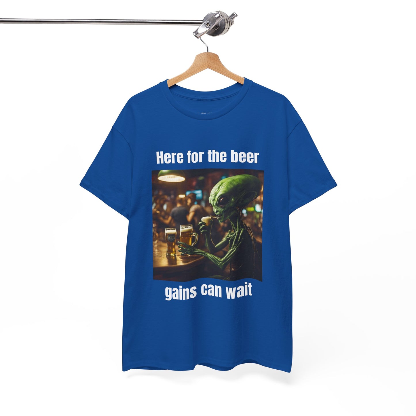 Ici pour la bière, les gains peuvent attendre ! T-shirt de sport Alien Flashlander