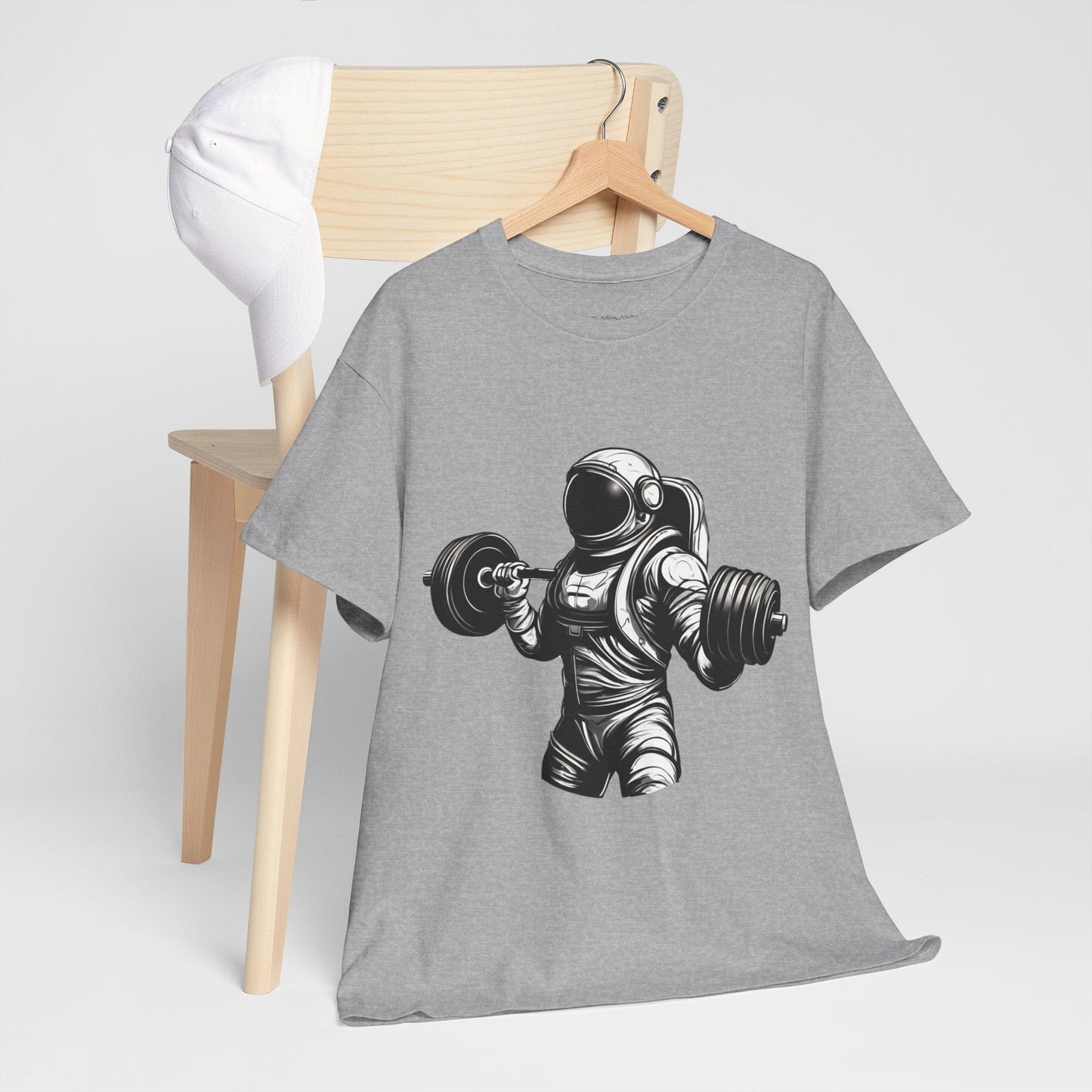 Camiseta de culturista astronauta: rompiendo límites en el espacio Camiseta gráfica de gimnasio Flashlander