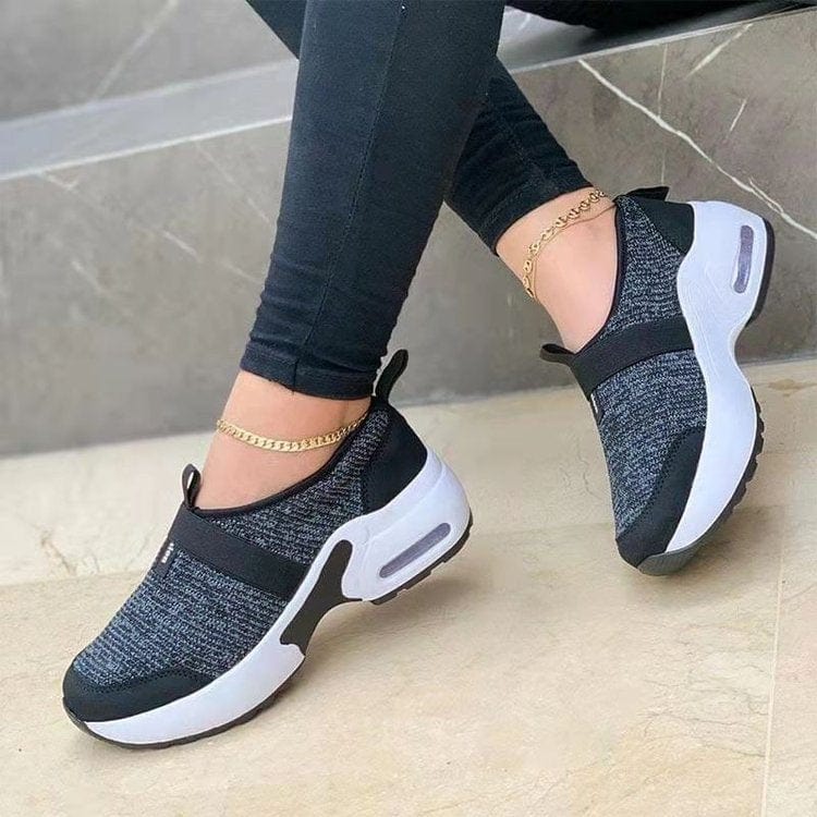 LOLA Flashlander Women Running Sneakers